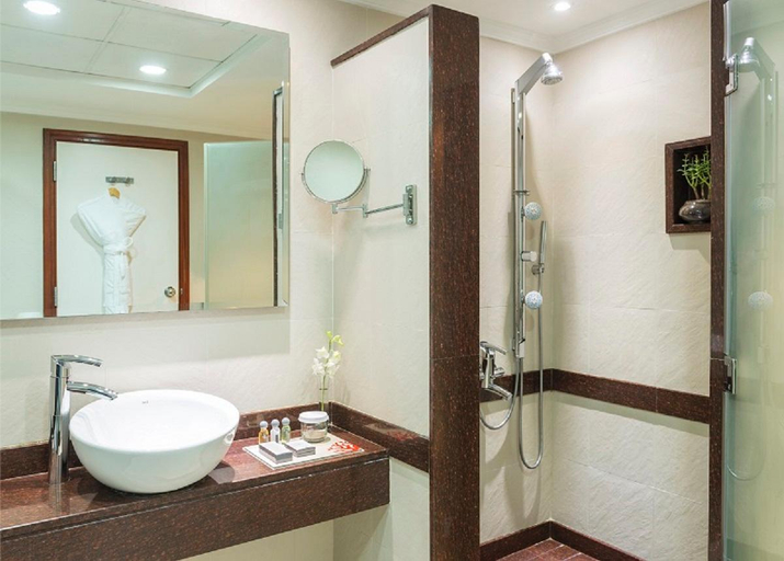 Bathroom 5, Coral Deira Dubai, Dubai