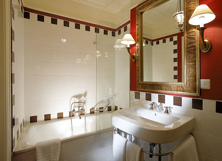Bathroom 5, Kipling Manotel, Genève