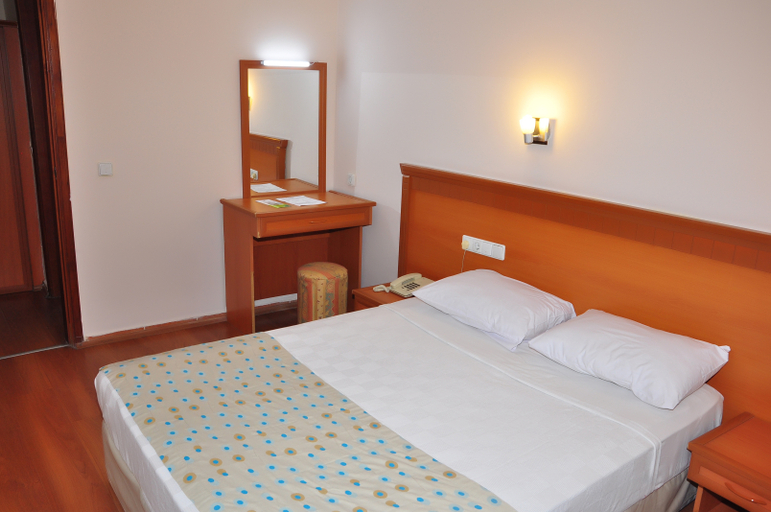 Bedroom 3, Cinar Family Suite Hotel, Manavgat
