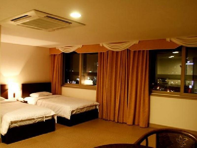 Olympia Hotel, Jung