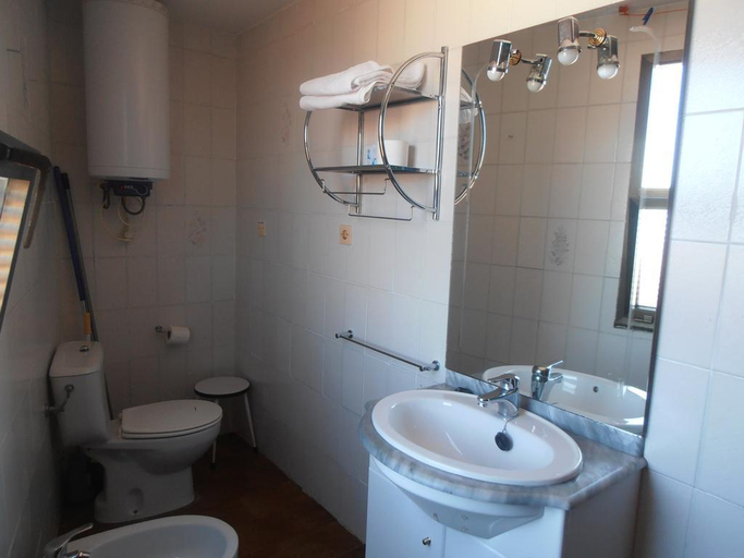 Bathroom 4, Hotel Alfar, Cantabria