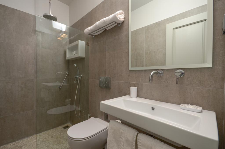 Bathroom 3, Hotel Grotta, South Aegean