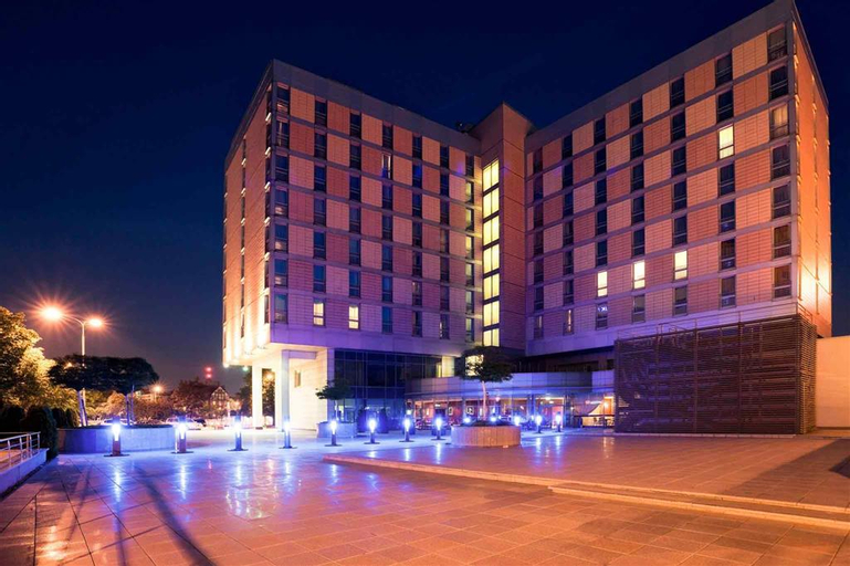 Hotel Mercure Poznan Centrum - Tap to explore photos