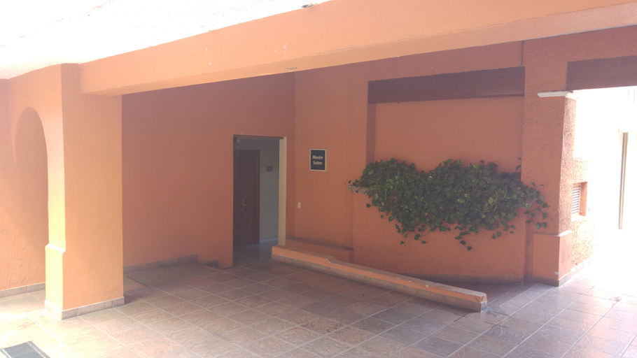 Public Area 2, Country Plaza, Zapopan