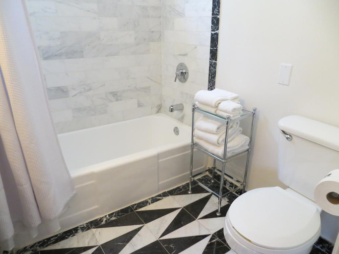 Bathroom 4, Maison 140, Los Angeles