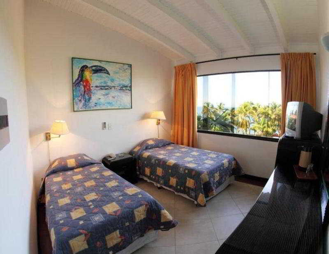 Surf Paradise, Díaz