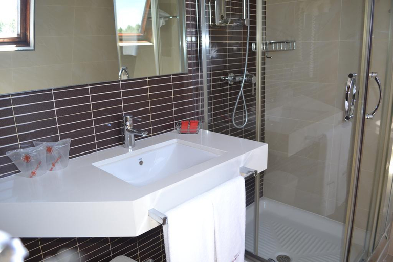 Bathroom 5, Piramide, Pontevedra
