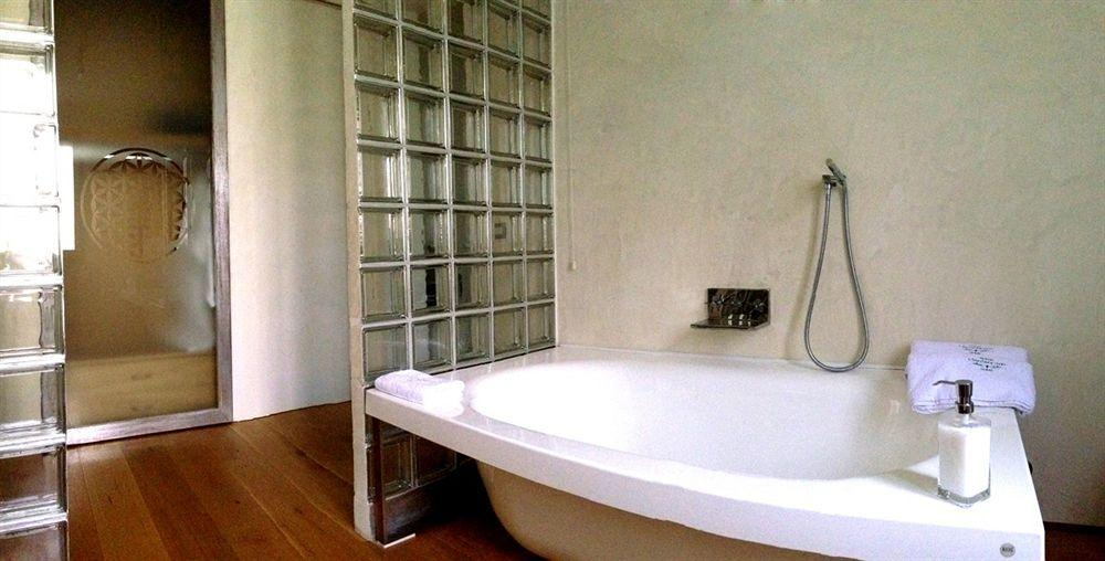 Bathroom 4, Hotel Amalia Vaticano, Rome
