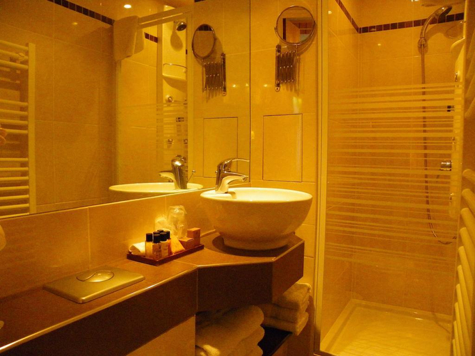 Bathroom 4, Poussin, Paris
