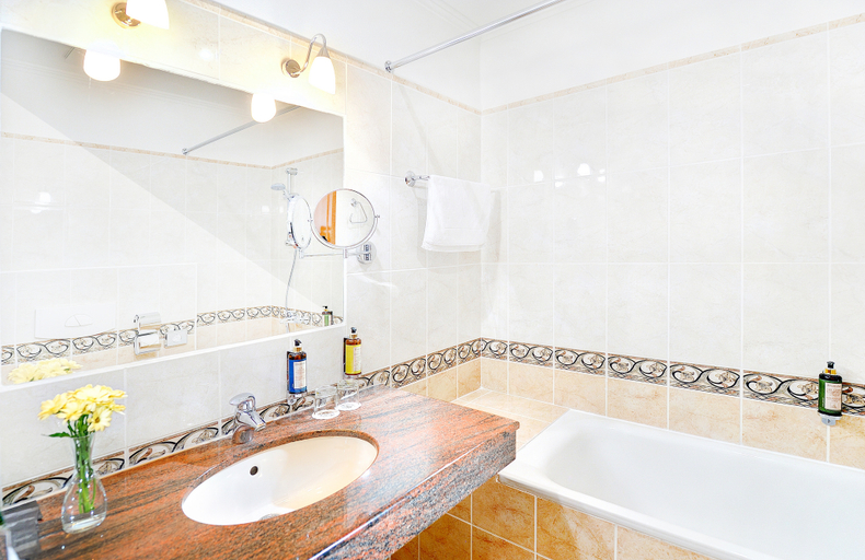 Bathroom 5, Grandhotel Praha, Poprad