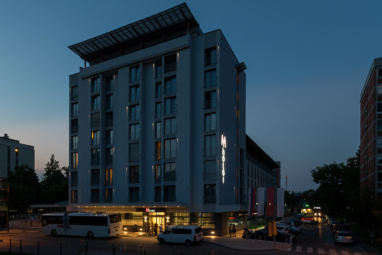 Exterior & Views