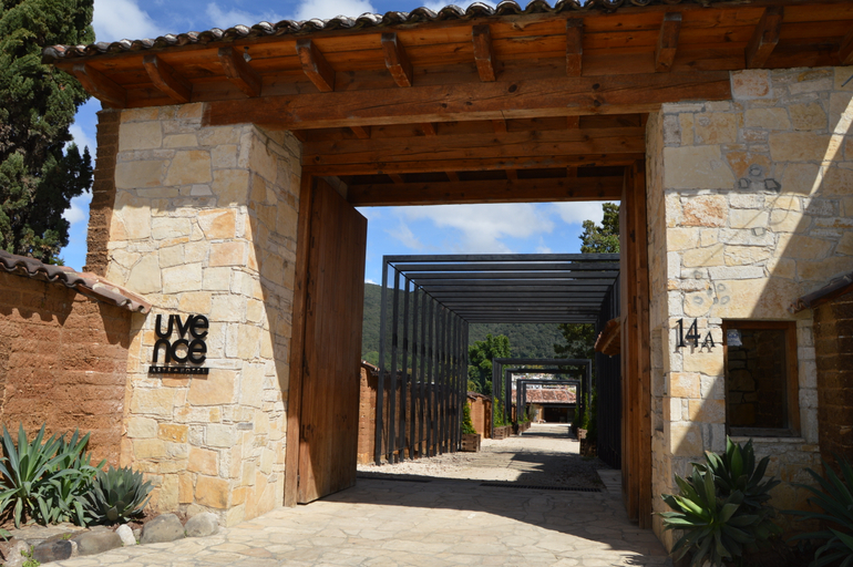 Exterior & Views