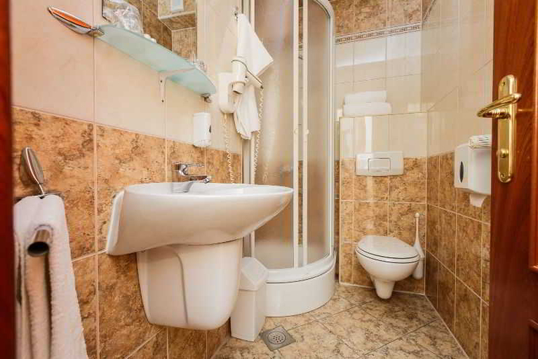 Bathroom 5, Hotel Adria, Kaštela