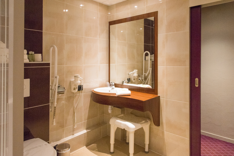 Bathroom 3, Brit Hotel Tours Sud - Le Cheops, Indre-et-Loire