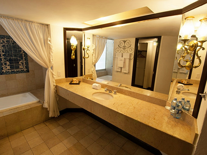 Bathroom 5, Country Hotel & Suites, Guadalajara