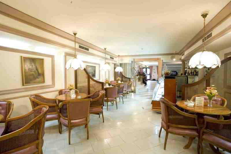 Public Area 3, Maria Luisa Sofia, Stolichna