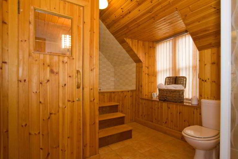 Bathroom, Loch Kinord Hotel, Aberdeenshire