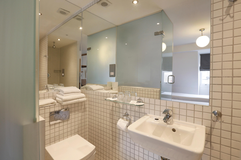 Bathroom 4, Prince William Hotel, London