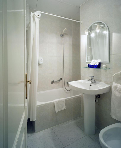 Bathroom 4, Leon - Balneario de Archena, Murcia