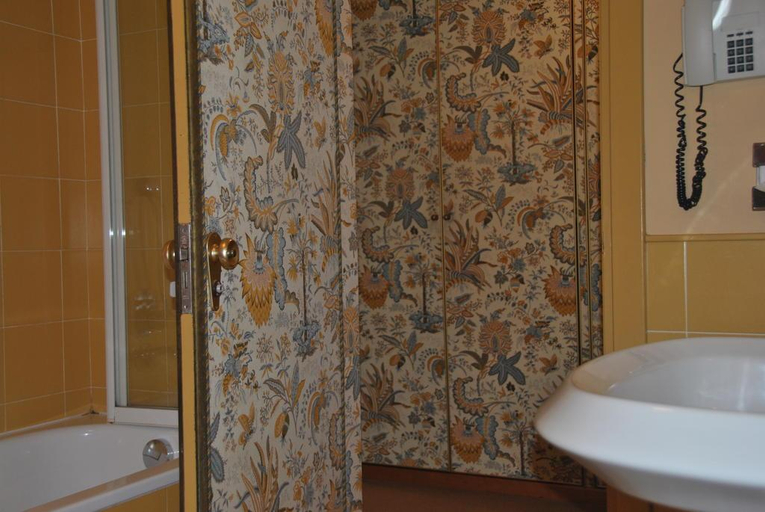 Bathroom 5, Villa La Principessa, Lucca