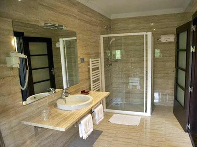 Bathroom 4, Euba, Vizcaya