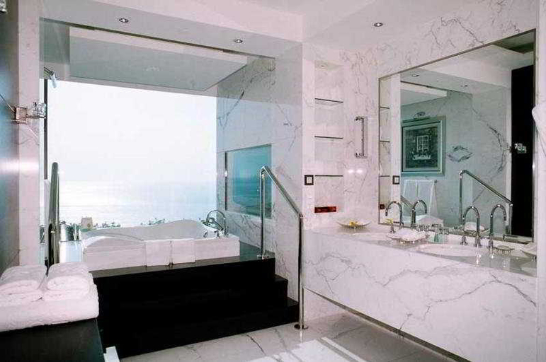 Bathroom, Le Royal Beirut, El Metn