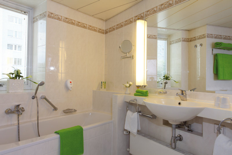 Bathroom 4, Derag Livinghotel Grosser Kurfuerst, Berlin