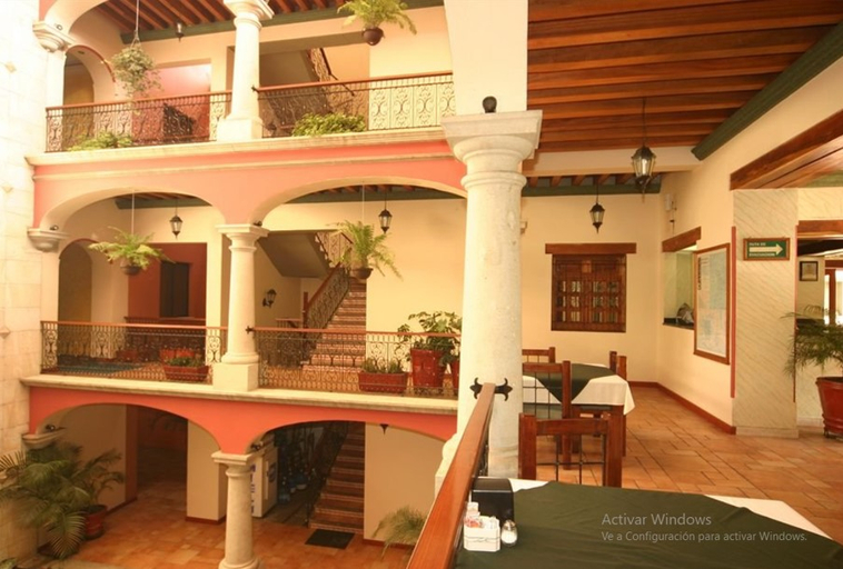 Public Area 2, Cantera Real, Del Centro