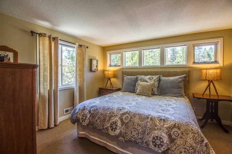 Bedroom 3, Big Leaf 25, Deschutes