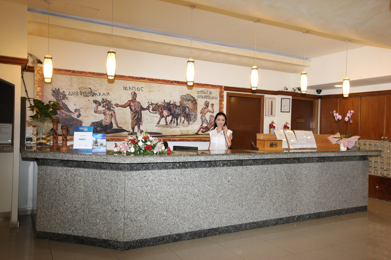 Public Area 3, Veronica