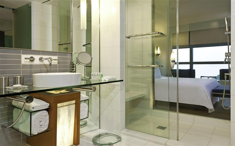 Bedroom 5, Le Méridien Hong Kong, Cyberport, Hong Kong Island