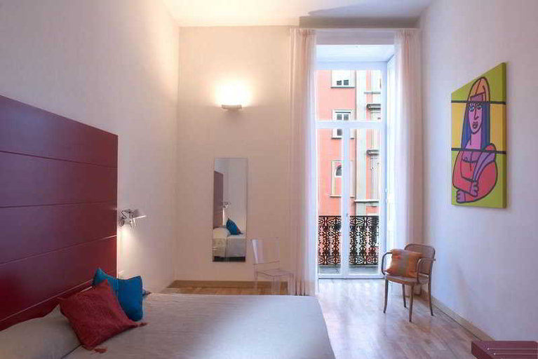 Bedroom 4, Piazza Bellini, Napoli