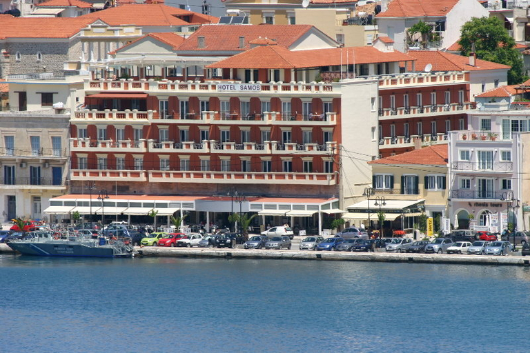 Exterior & Views