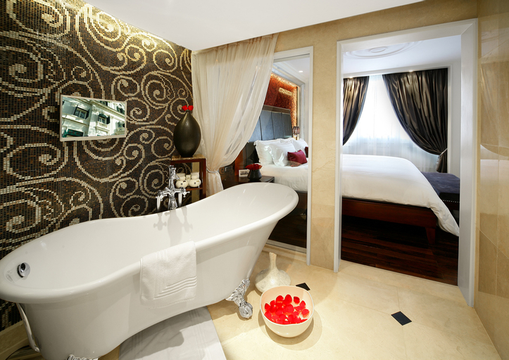 Bathroom 18