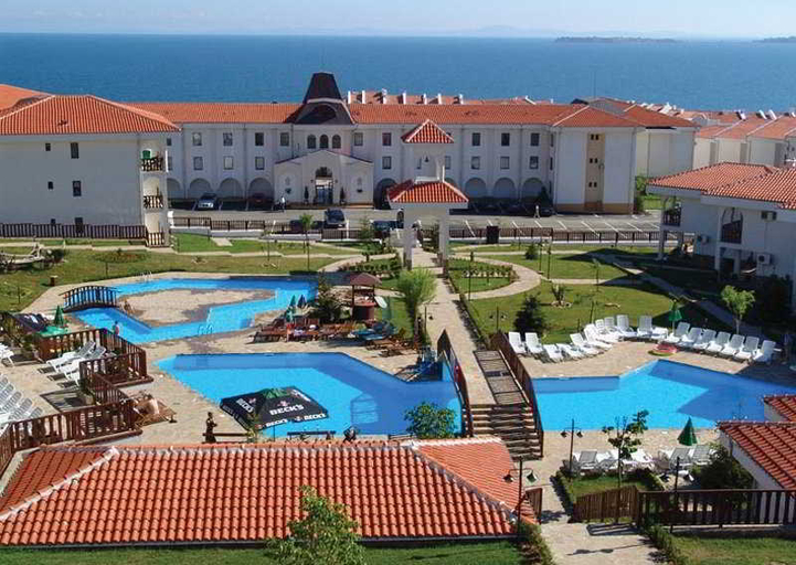 Exterior & Views