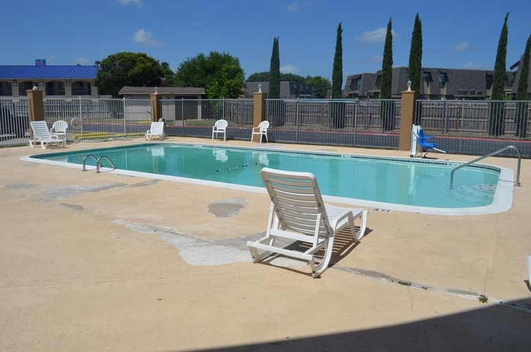 Sport & Beauty 4, Quality Inn University near Downtown, Hays