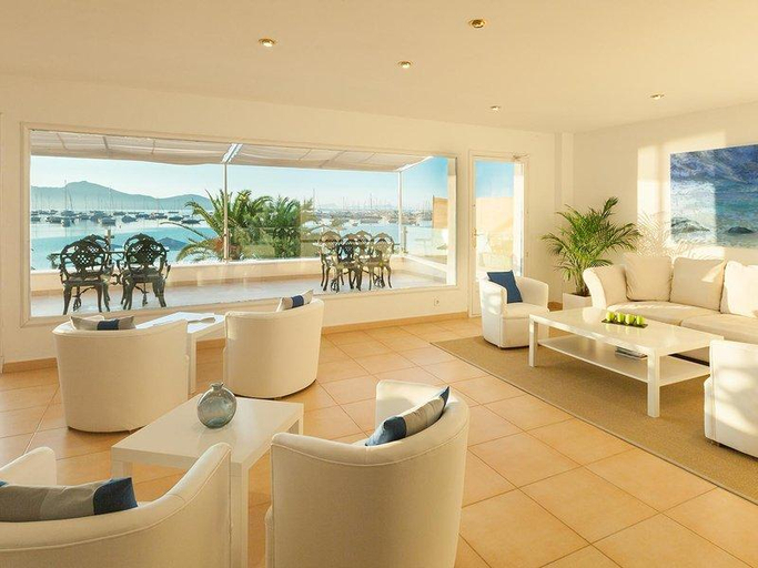 Public Area, Capri, Baleares