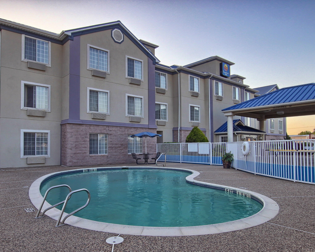 Sport & Beauty 4, FairBridge Inn and Suites Cleburne, Johnson