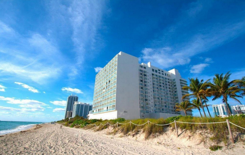Exterior & Views 1, Deauville Beach Resort, Miami-Dade