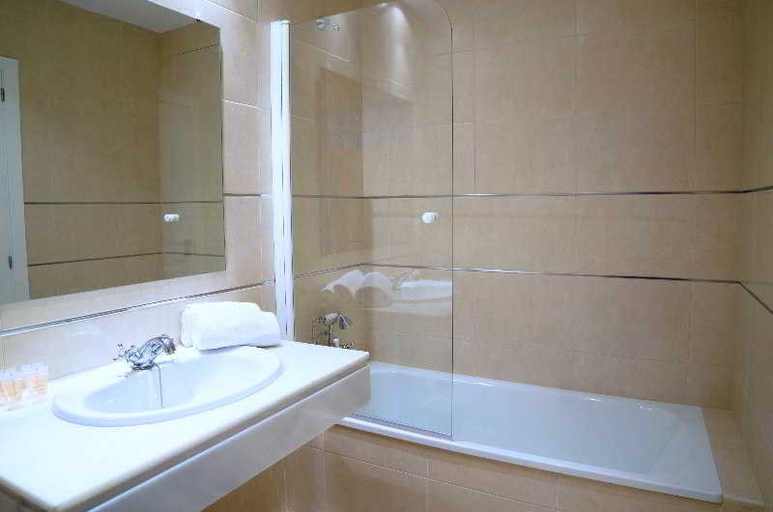 Bathroom 4, Leo Canela, Huelva