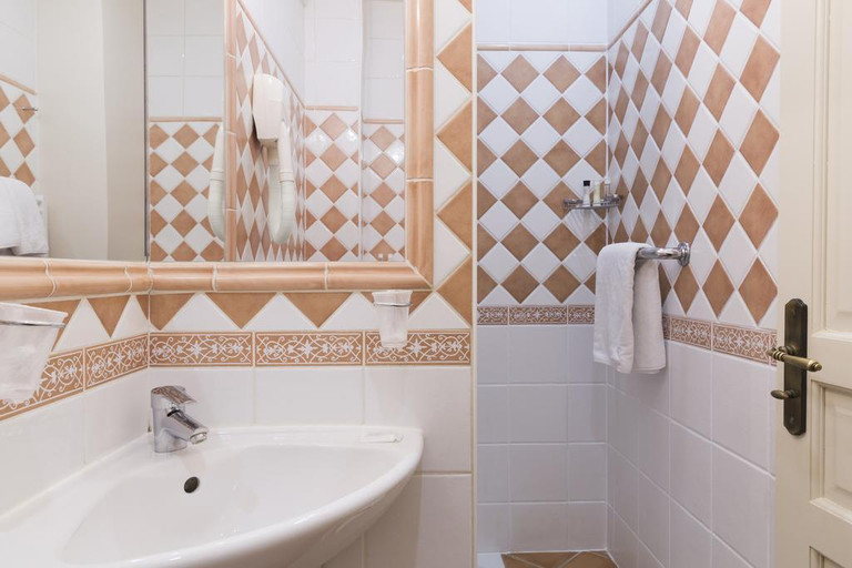 Bathroom 5, Hotel Mogador, Paris