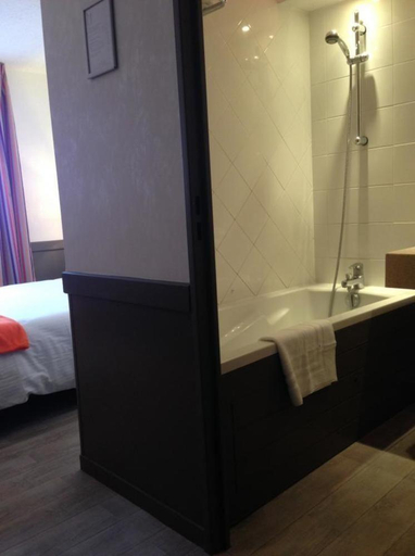 Bathroom 5, Le M Hotel & Spa Honfleur, Calvados