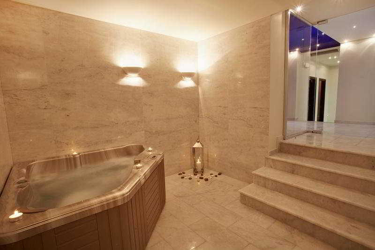 Bathroom, Silva Beach, Crete