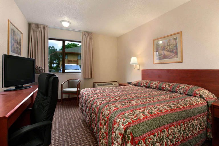 Bedroom 4, Quality Inn Portland Airport PDX, Multnomah