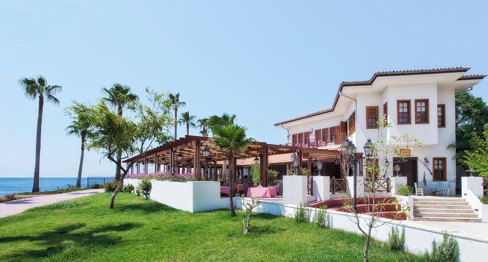Exterior & Views