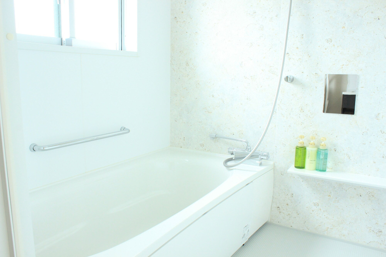 Bathroom 4, Parinaka Weekly, Miyakojima
