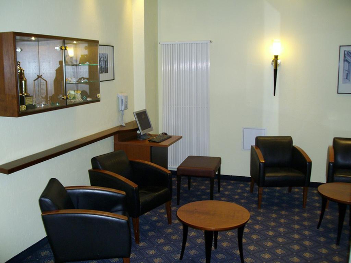 Public Area 3, Präsident, München