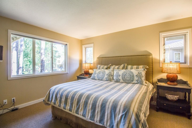 Bedroom 4, Big Leaf 25, Deschutes