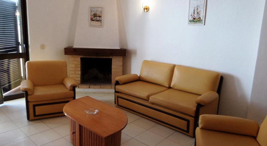 Public Area 3, Turiquintas, Lagoa