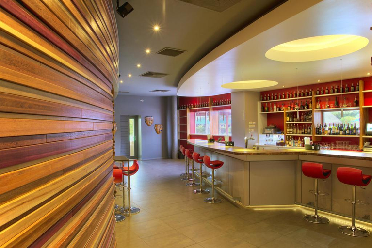 Public Area 4, Torarica Resort, Rainville